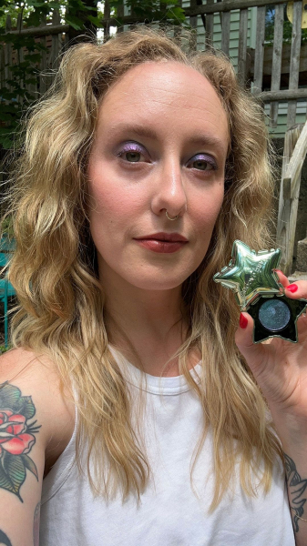 Allure contributing editor Kara McGrath wearing the Marc Jacobs Beauty Star Eyeshadow in Mood Swing.